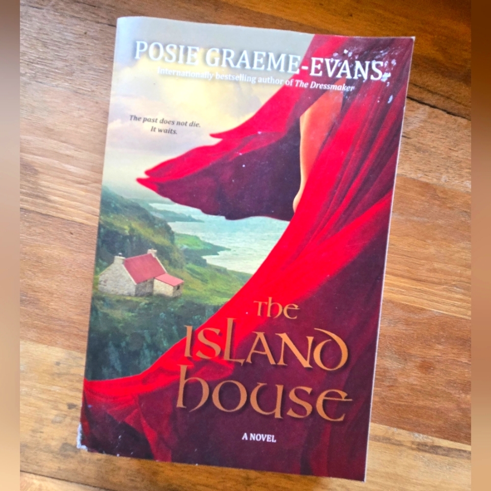 📚 3 for $15 - NEW The Island House by Posie Graeme-Evans 💖📚